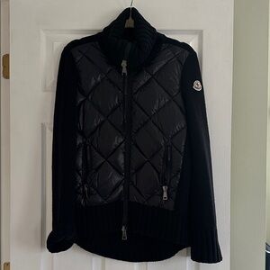 Moncler puffer and wool women jacket. Ribbed cuffs and high collar, side pockets